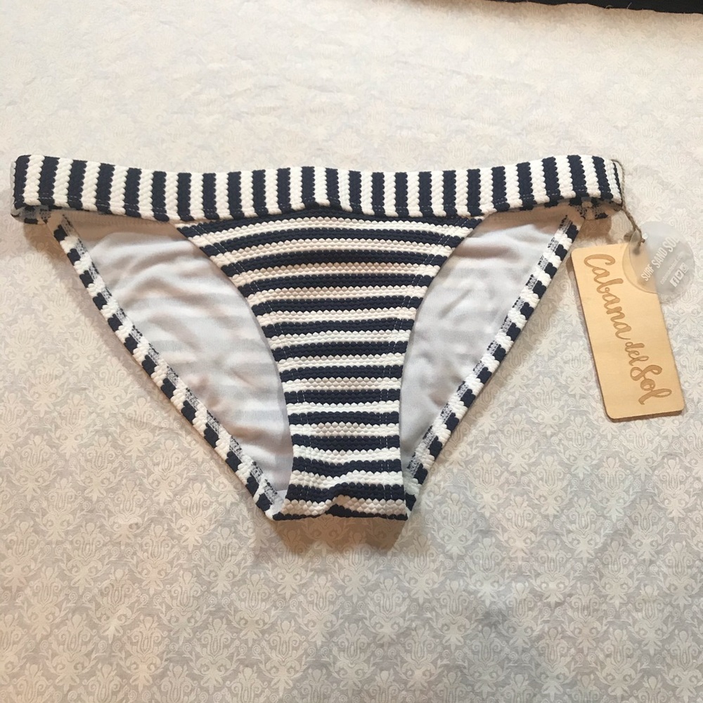 Cabana del sol stripped bikini bottoms size small